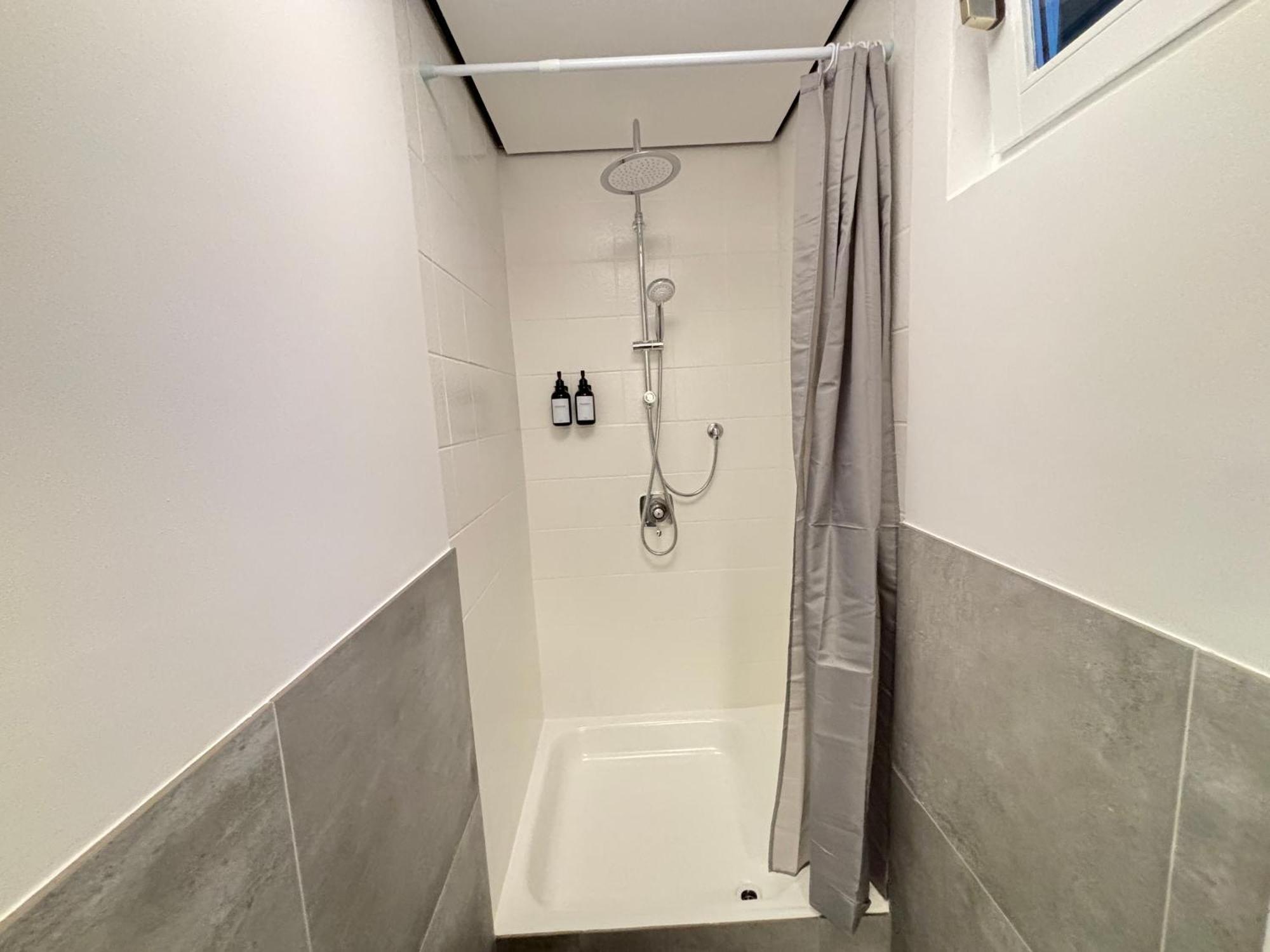 140Qm - 4 Zimmer- Parkplatz - Autobahn - Blauer See - Mallibase Apartments Garbsen Eksteriør bilde