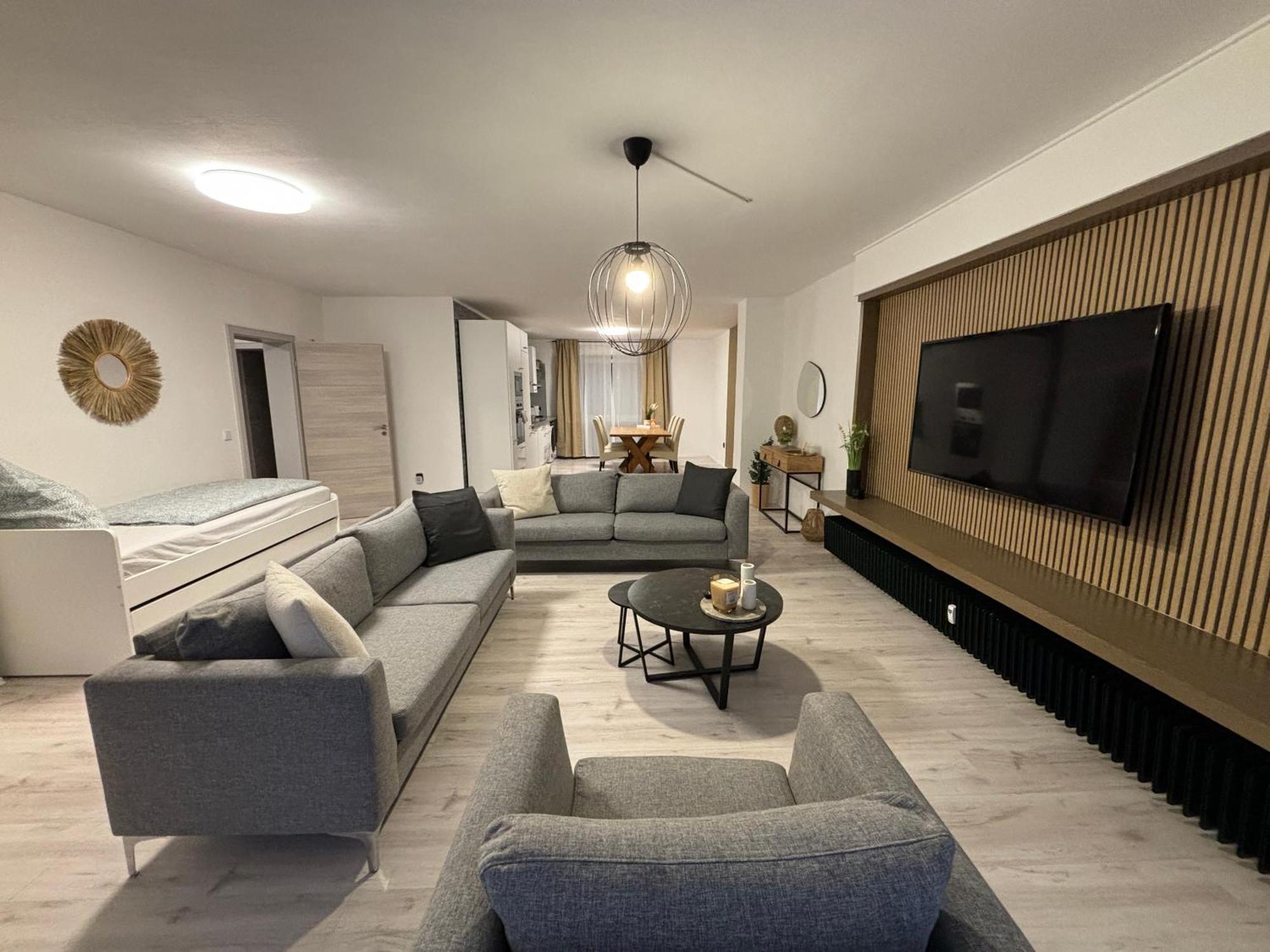 140Qm - 4 Zimmer- Parkplatz - Autobahn - Blauer See - Mallibase Apartments Garbsen Eksteriør bilde