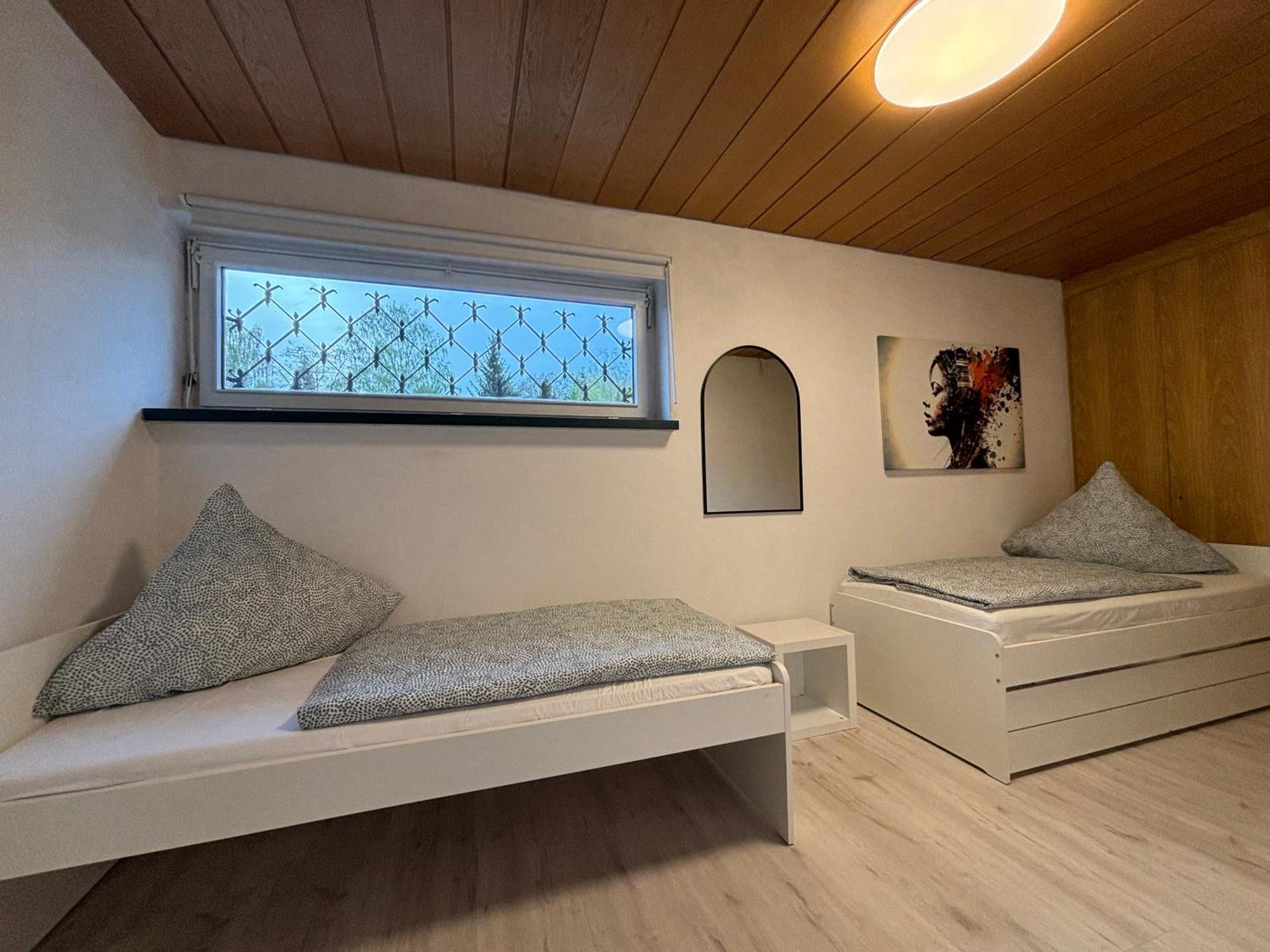 140Qm - 4 Zimmer- Parkplatz - Autobahn - Blauer See - Mallibase Apartments Garbsen Eksteriør bilde