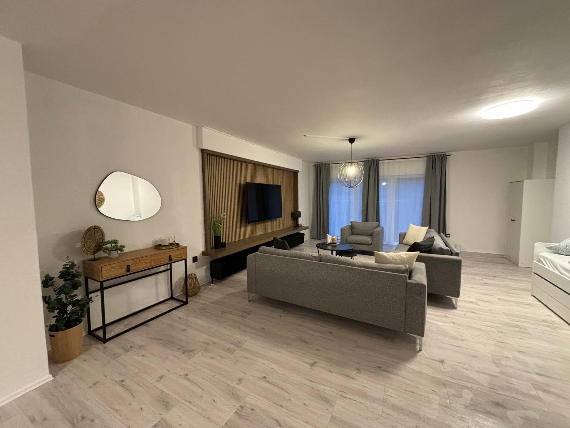 140Qm - 4 Zimmer- Parkplatz - Autobahn - Blauer See - Mallibase Apartments Garbsen Eksteriør bilde